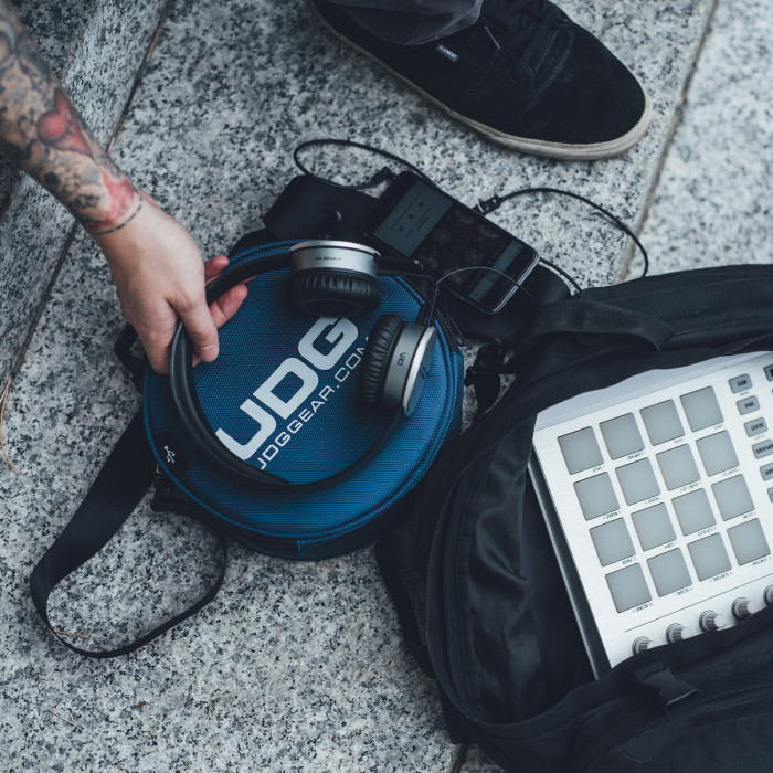 UDG Ultimate DIGI Headphone Bag Dark Blue