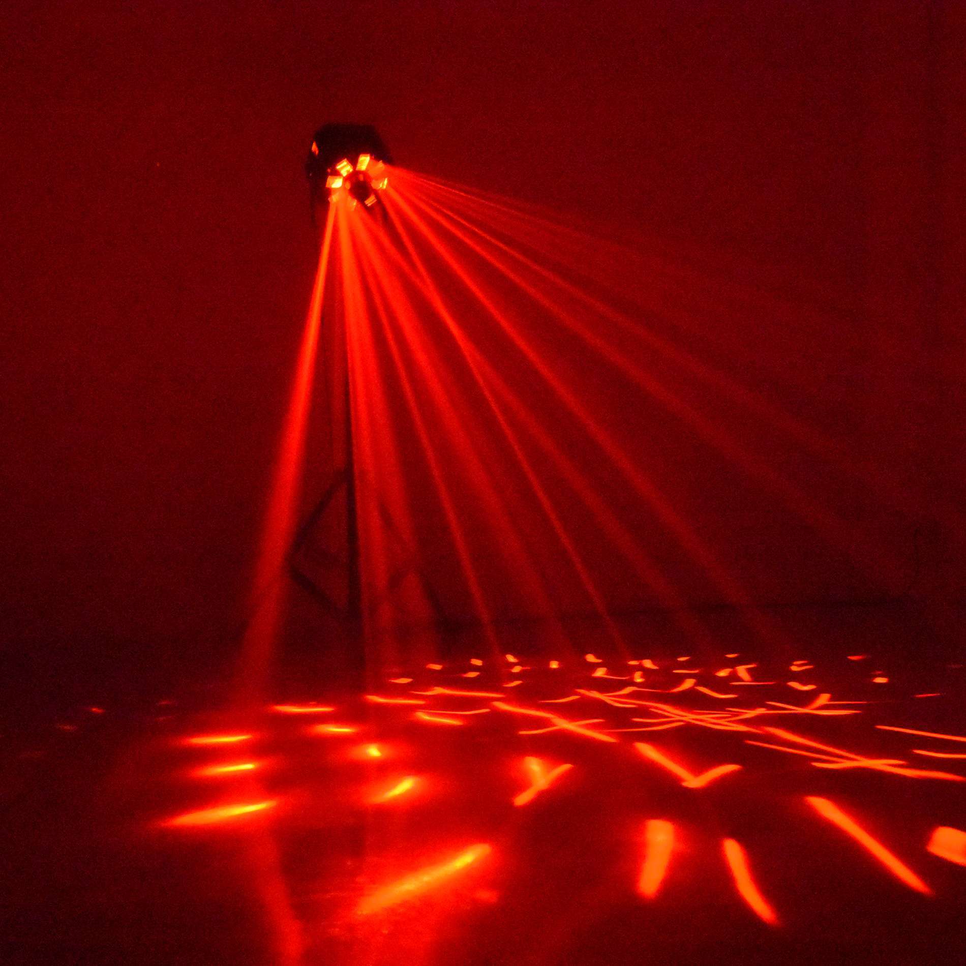 Laser Vert Et Rouge Dans Une Discothèque. Rayons Laser Sur Fond Sombre Ambiance Club 5715328